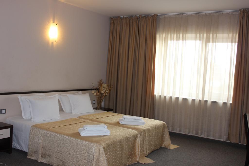 Kendros Hotel Plowdiw Zimmer foto